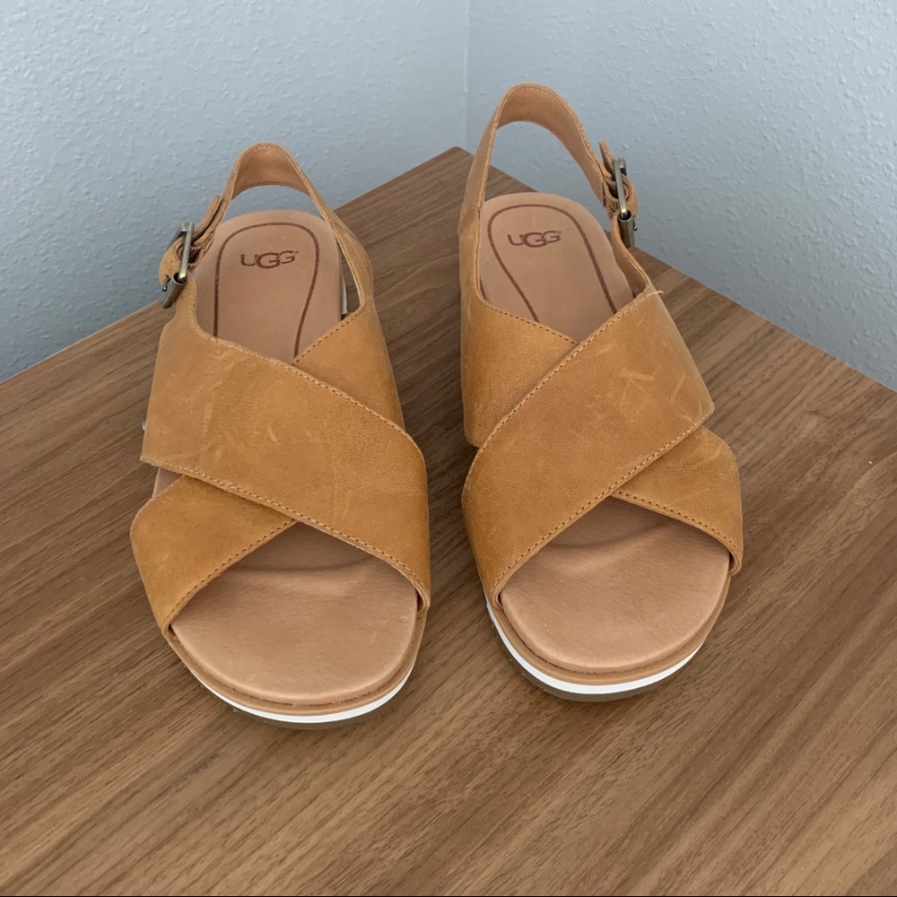 Ugg Kamile Leather Sandals